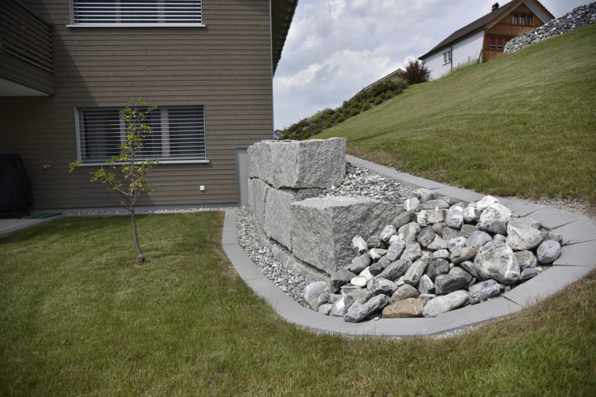 Mauerwerk aus wildem Granit